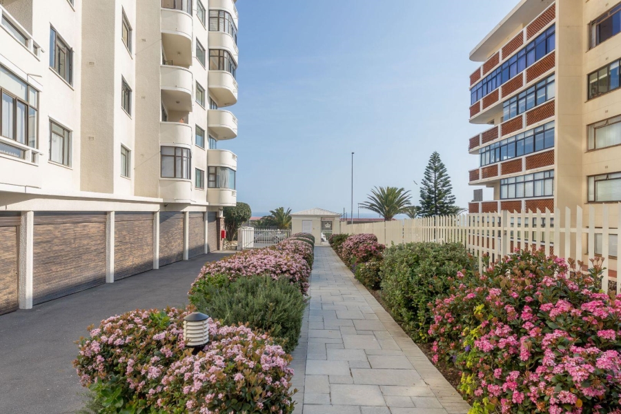 2 Bedroom Property for Sale in Sea Point Western Cape